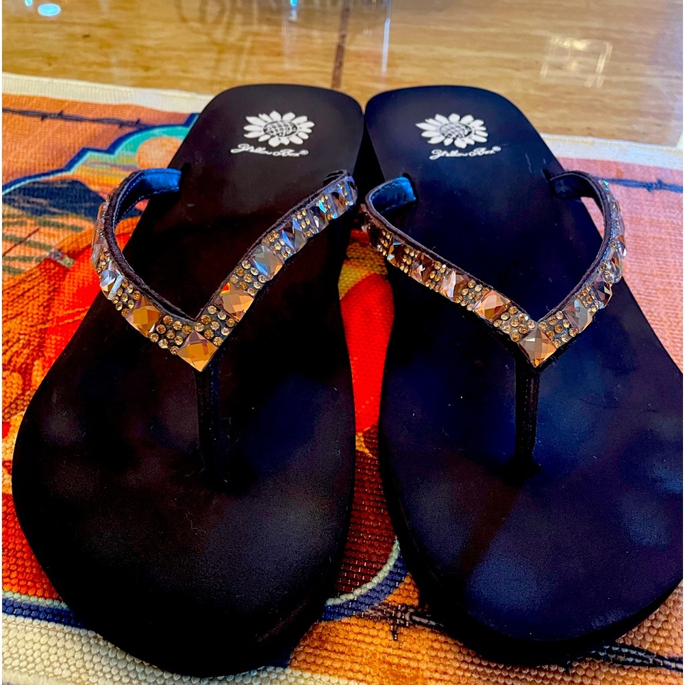 Yellow Box Leather Flip Flops EUC size 10
